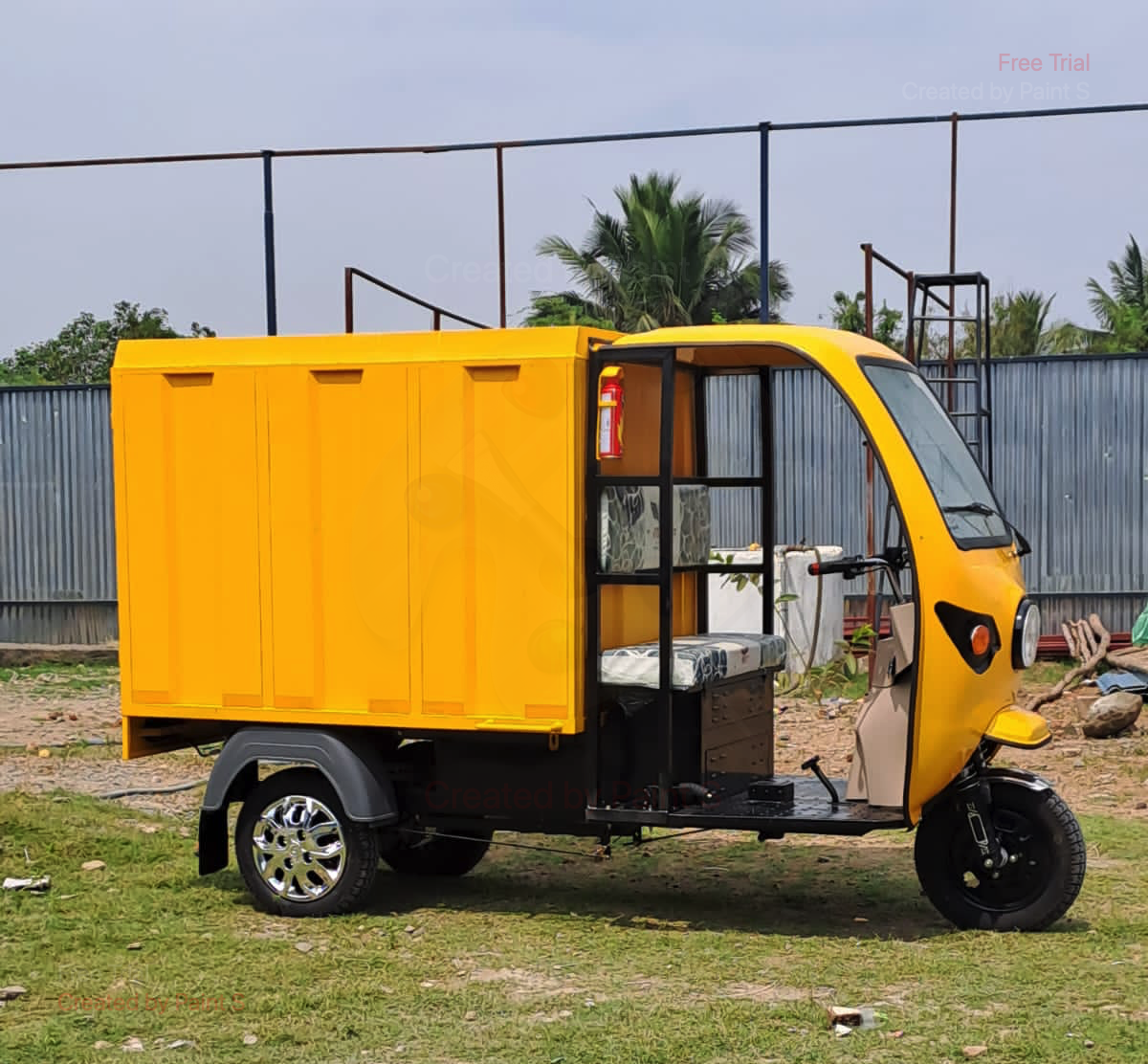 Closed Body E-Rickshaw Loader