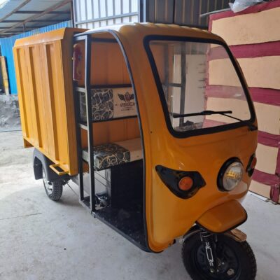 Closed Body E-Rickshaw Loader